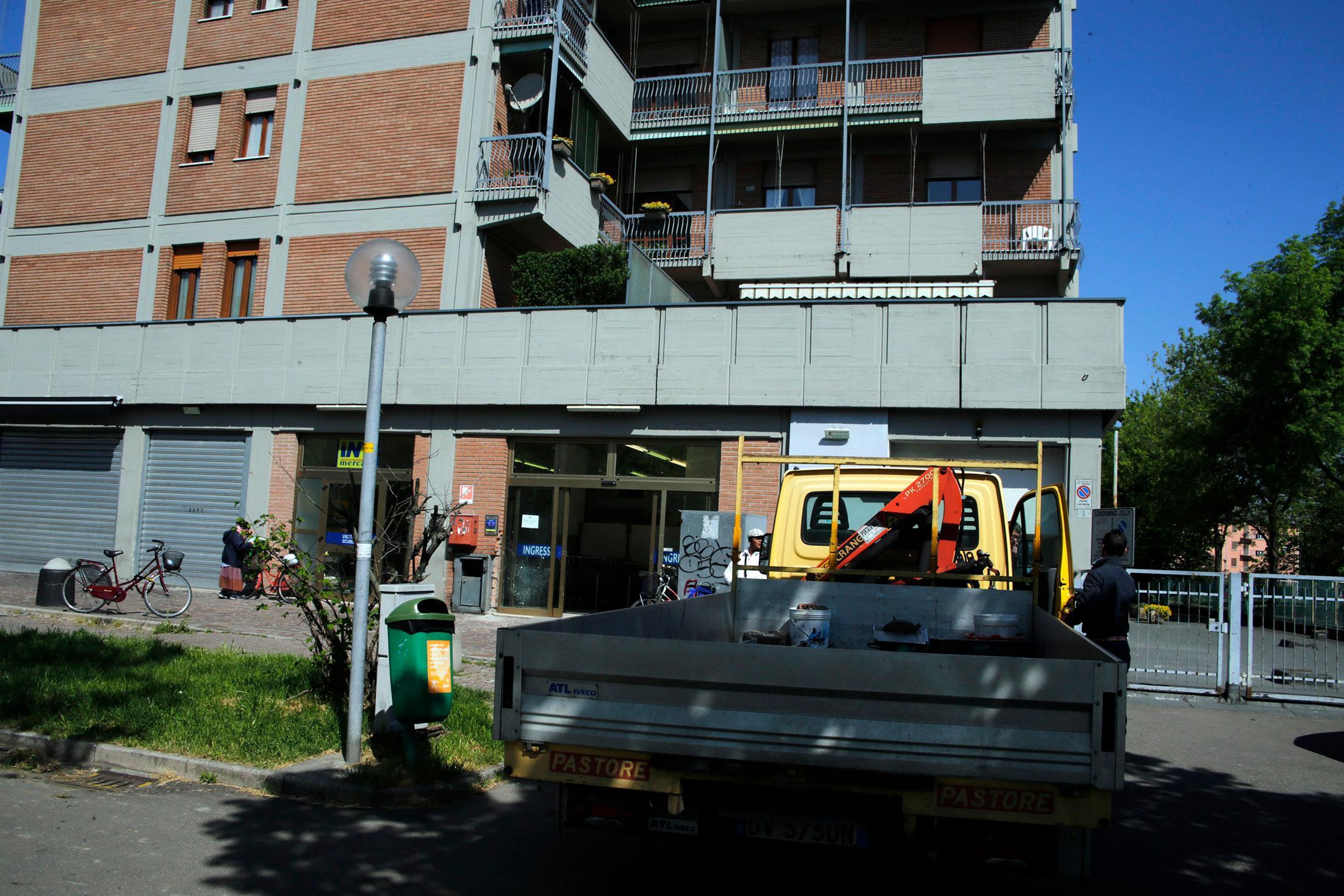 Modena, assalto alla cassa continua: bottino 6mila 500 euro