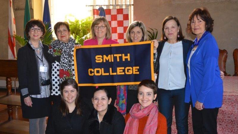La delegazione dello Smith College in Comune con l'assessore Becheri