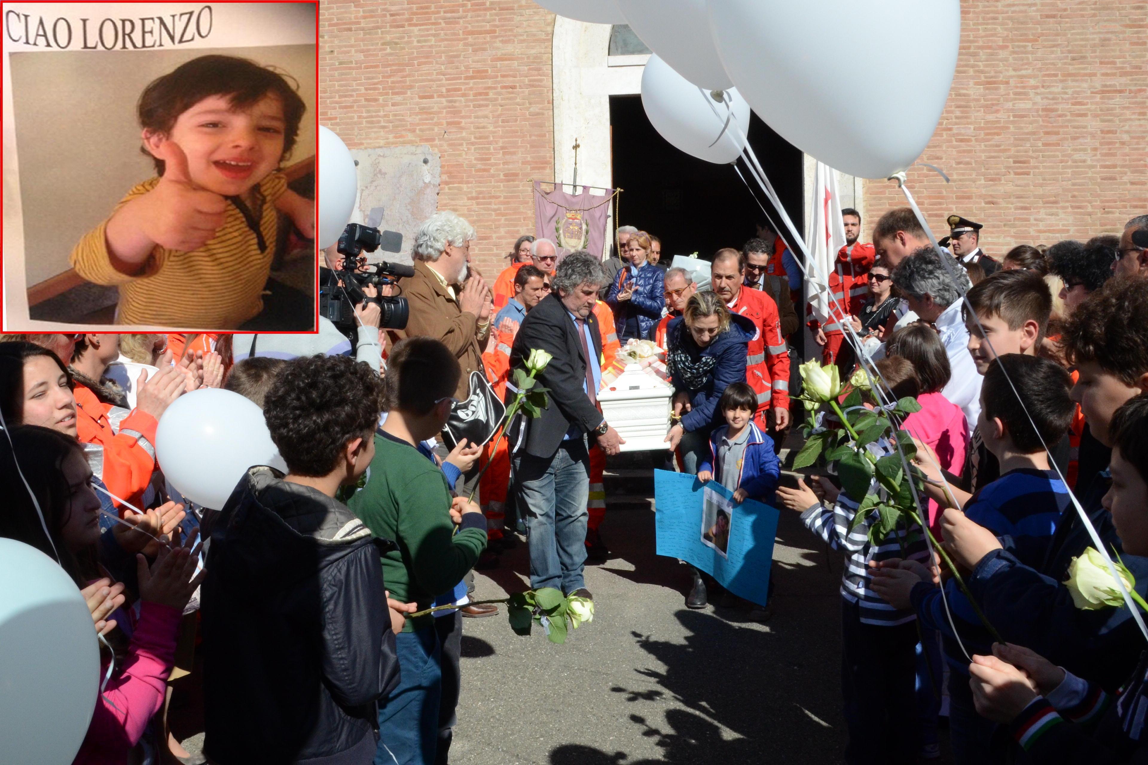 I funerali del piccolo Lorenzo a Roselle (foto Bf)
