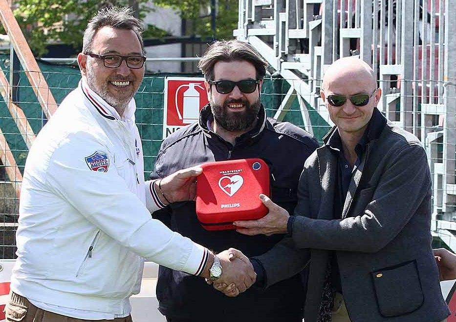 Un defibrillatore per il Mike Wyatt Field