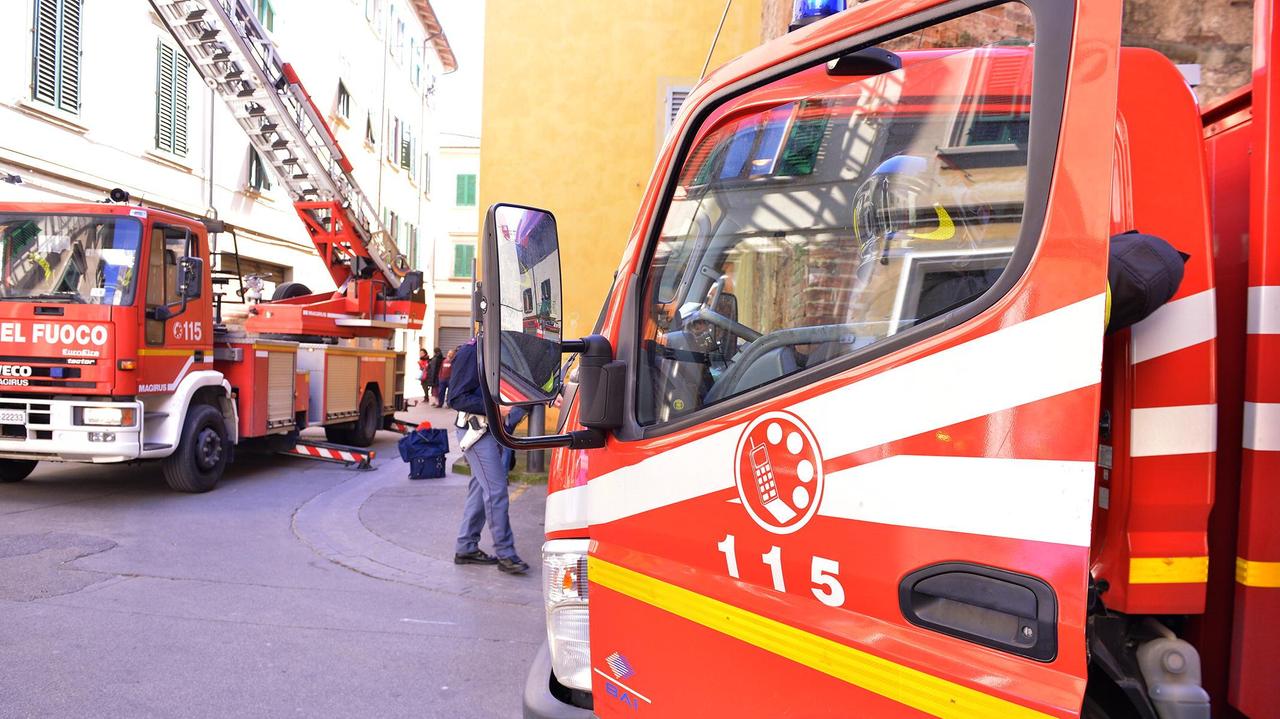 Incendio in un appartamento, paura tra i condomini