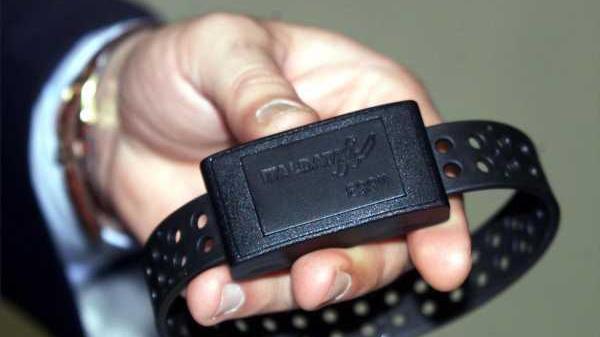 Braccialetto elettronico difettoso, suona anche quando il detenuto non scappa