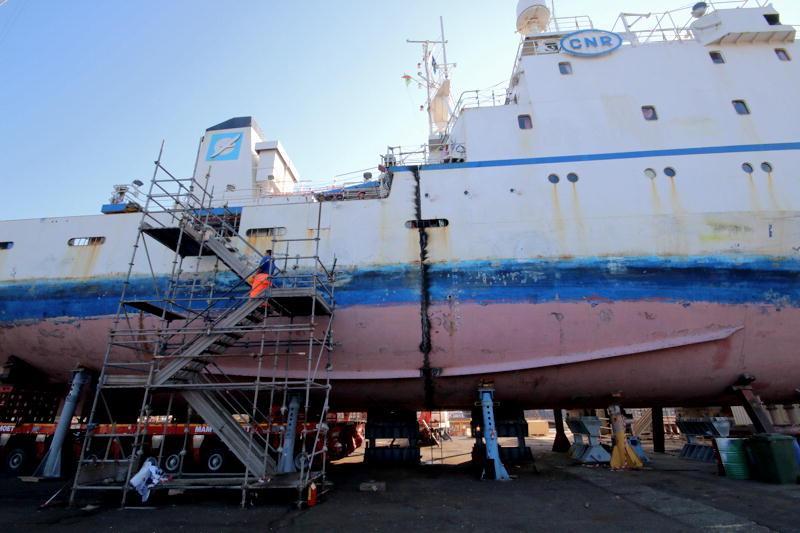 La nave Urania durante i lavori 