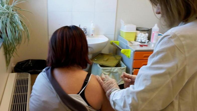 In coda per il vaccino anti-meningite