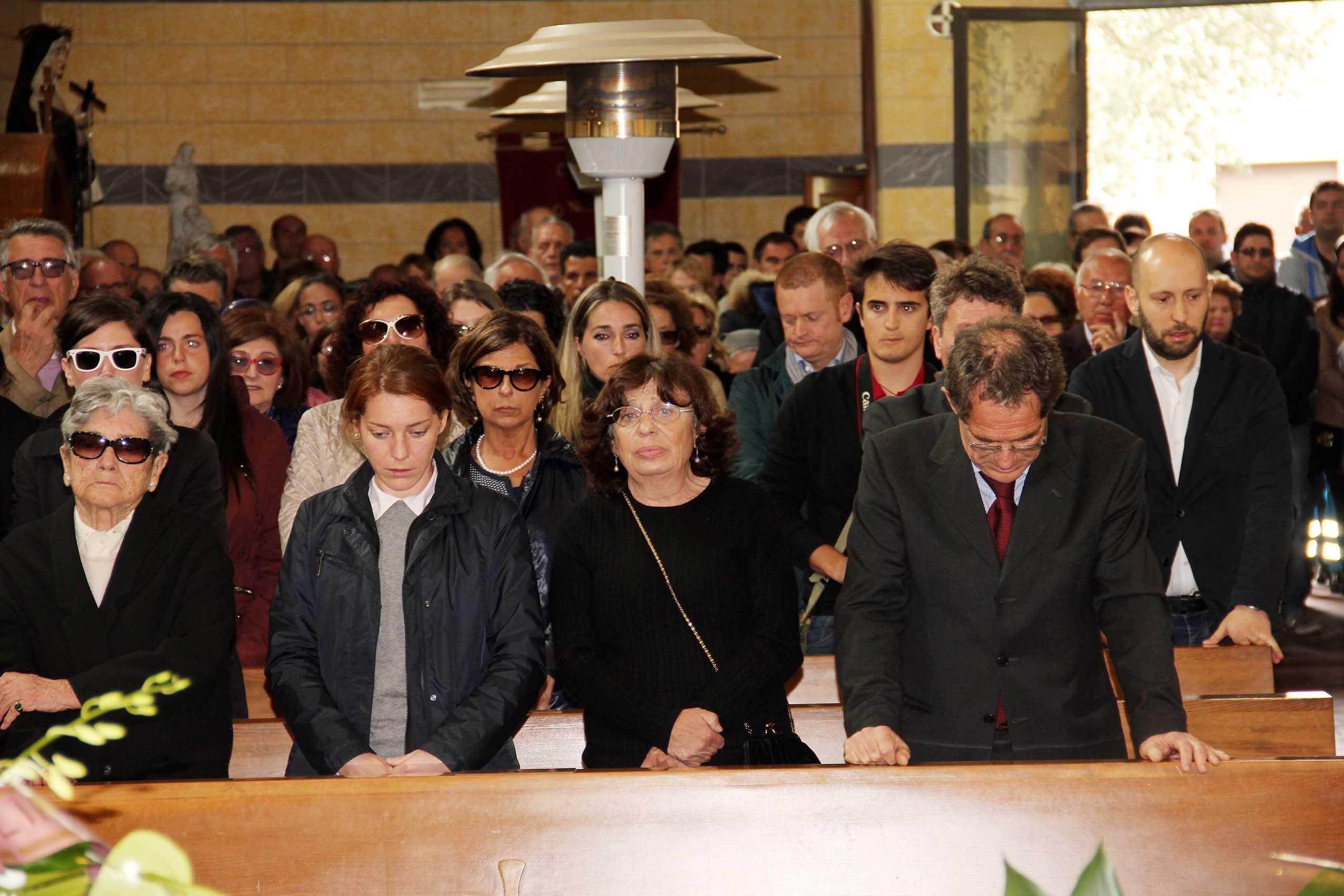 La famiglia Claris Appiani al funerale di Lorenzo