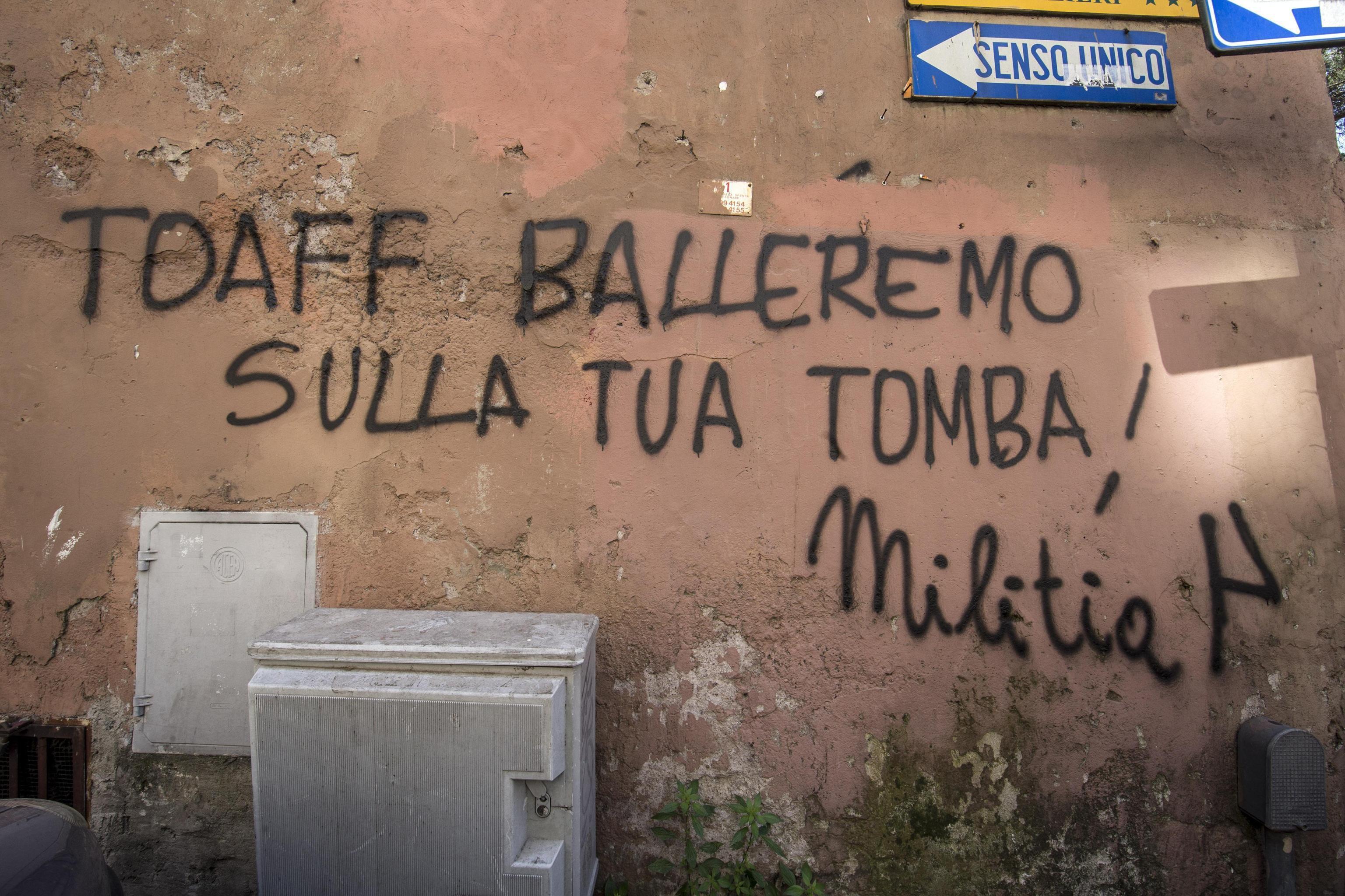 La scritta antisemita contro Elio Toaff