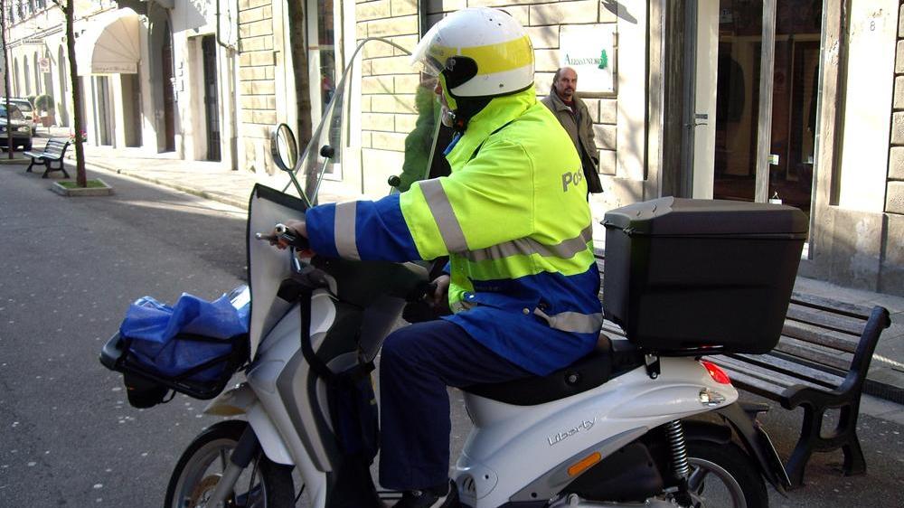 Lavoro, Poste Italiane apre le selezioni estive. Expo: ultime chiamate