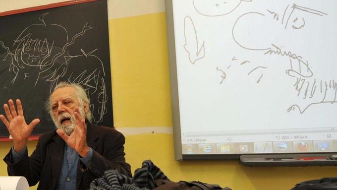 Sergio Staino in una scuola durante un incontro con gli studenti