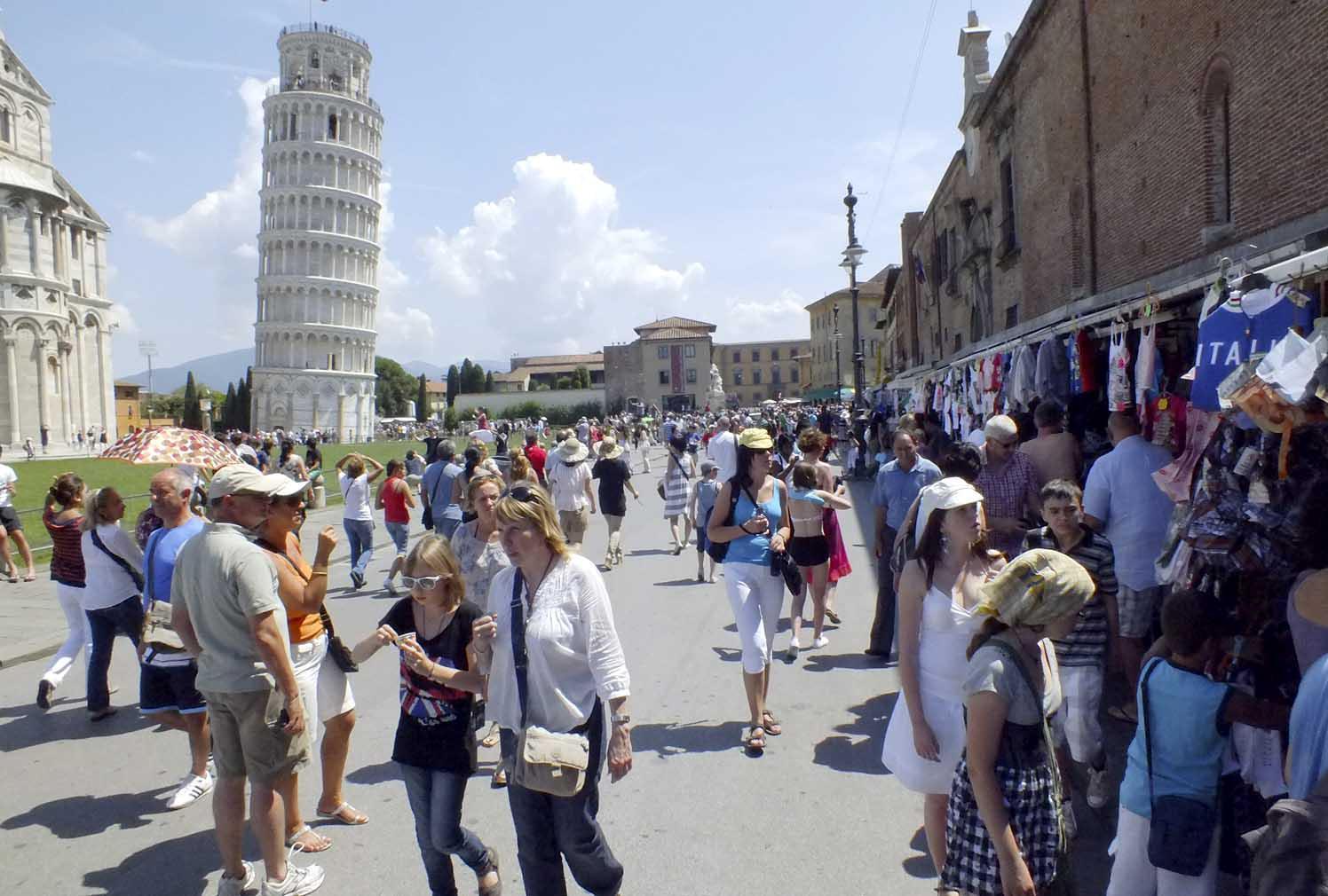 Le bancarelle di souvenir quando erano in Piazza dei Miracoli