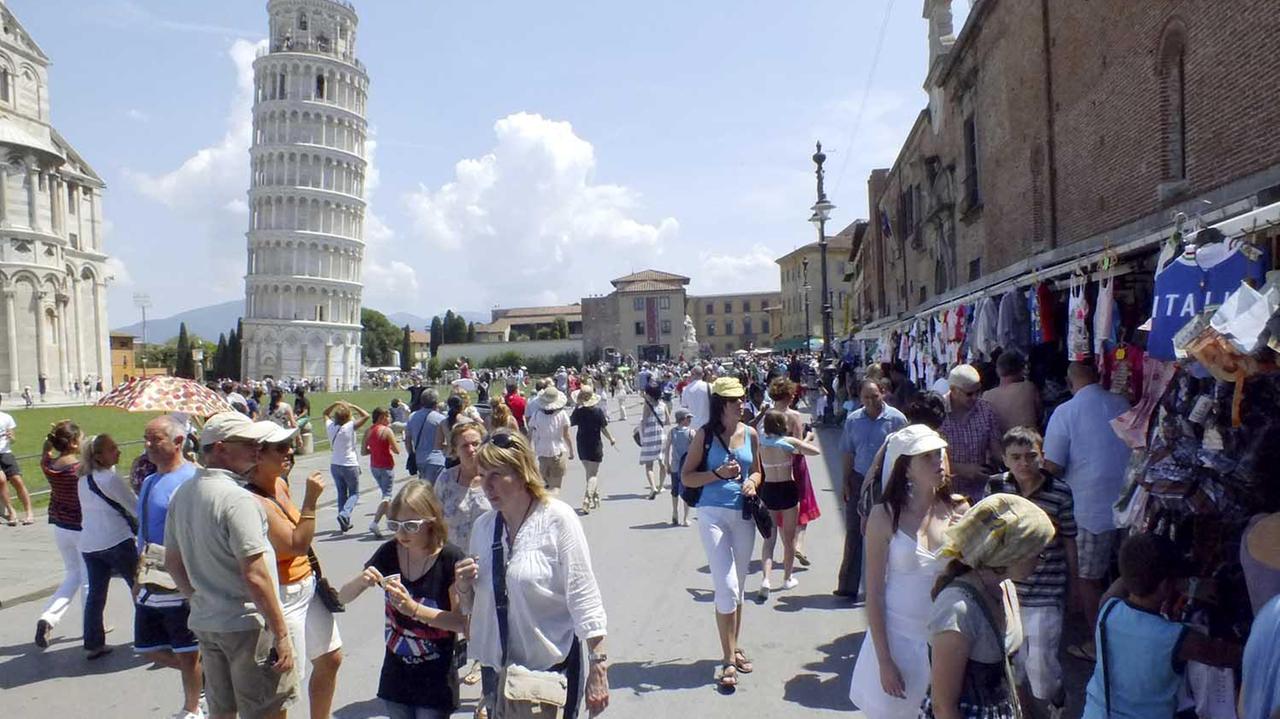 Le bancarelle di souvenir quando erano in Piazza dei Miracoli