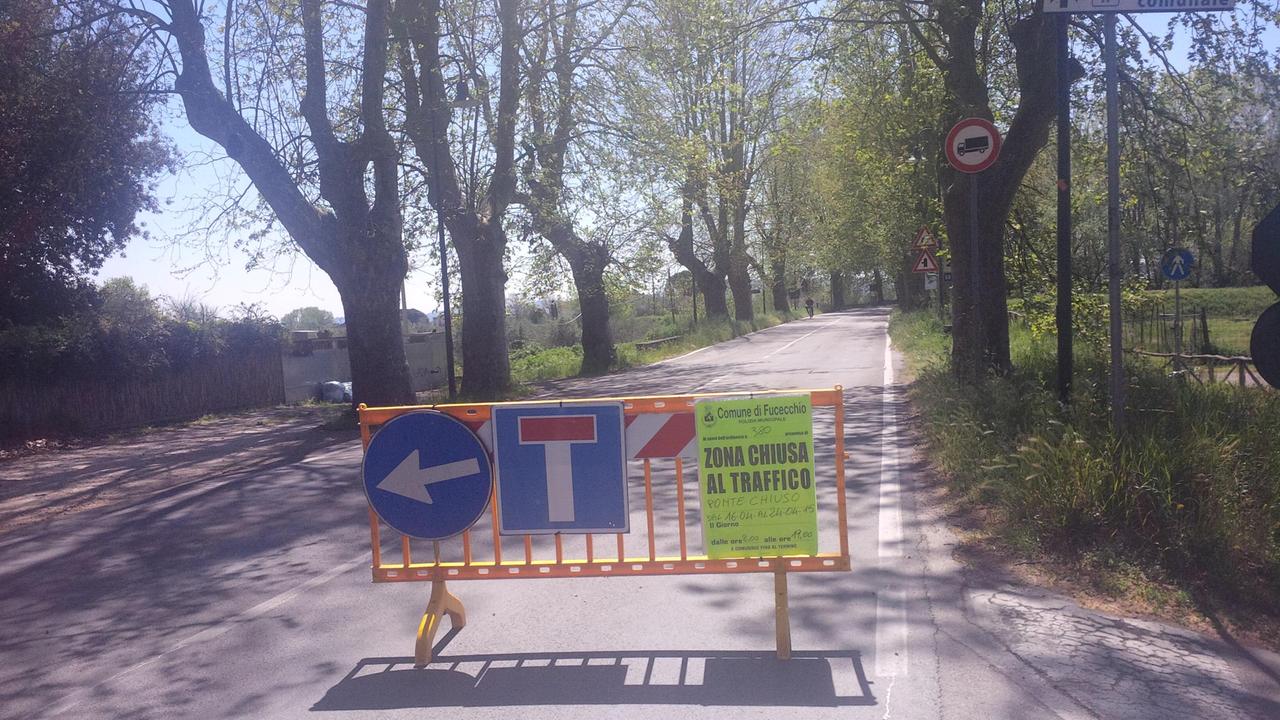 La strada chiusa per lavori