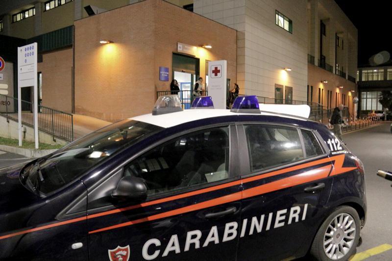 I carabinieri in pronto soccorso (Marzi/Pentafoto)