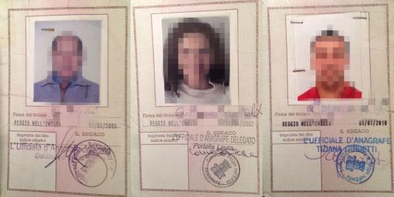 Carte d’identità tra i rifiuti: eccole qui, nella nostra redazione
