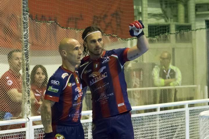 Alberto Orlandi e Pedro Gil gioiscono dopo un gol al Pieve (foto Gabriele Baldi)