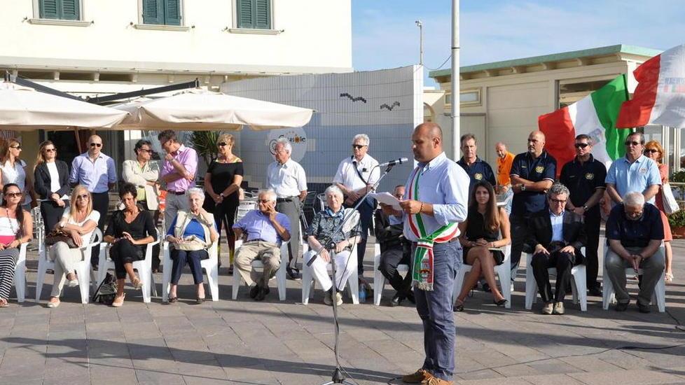 Fiori, riflessioni e musica per ricordare la Liberazione