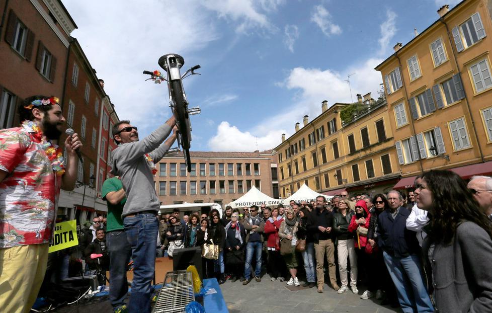 Bici all’asta, raccolte 2mila euro