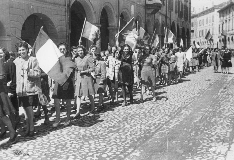Materiale Resistente contro la retorica 