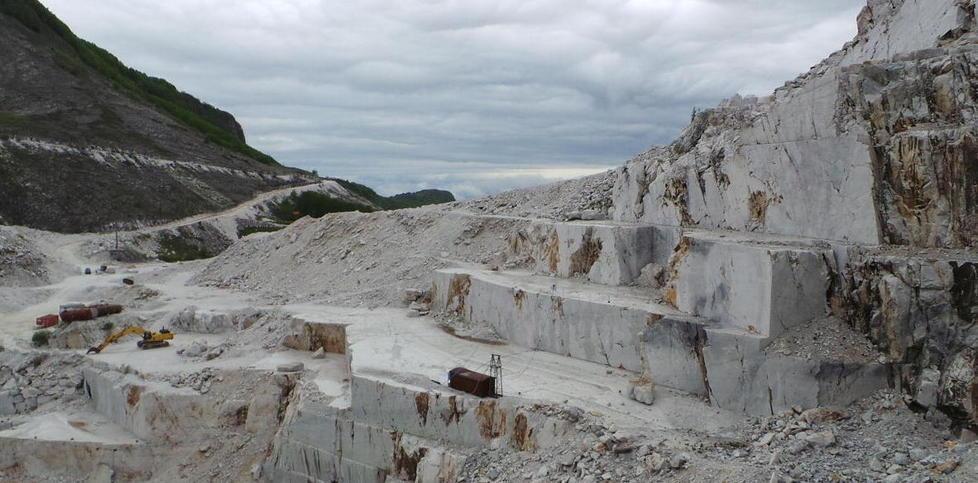 Cave di Carrara, i morosi ora pagano: stop alla caducazione