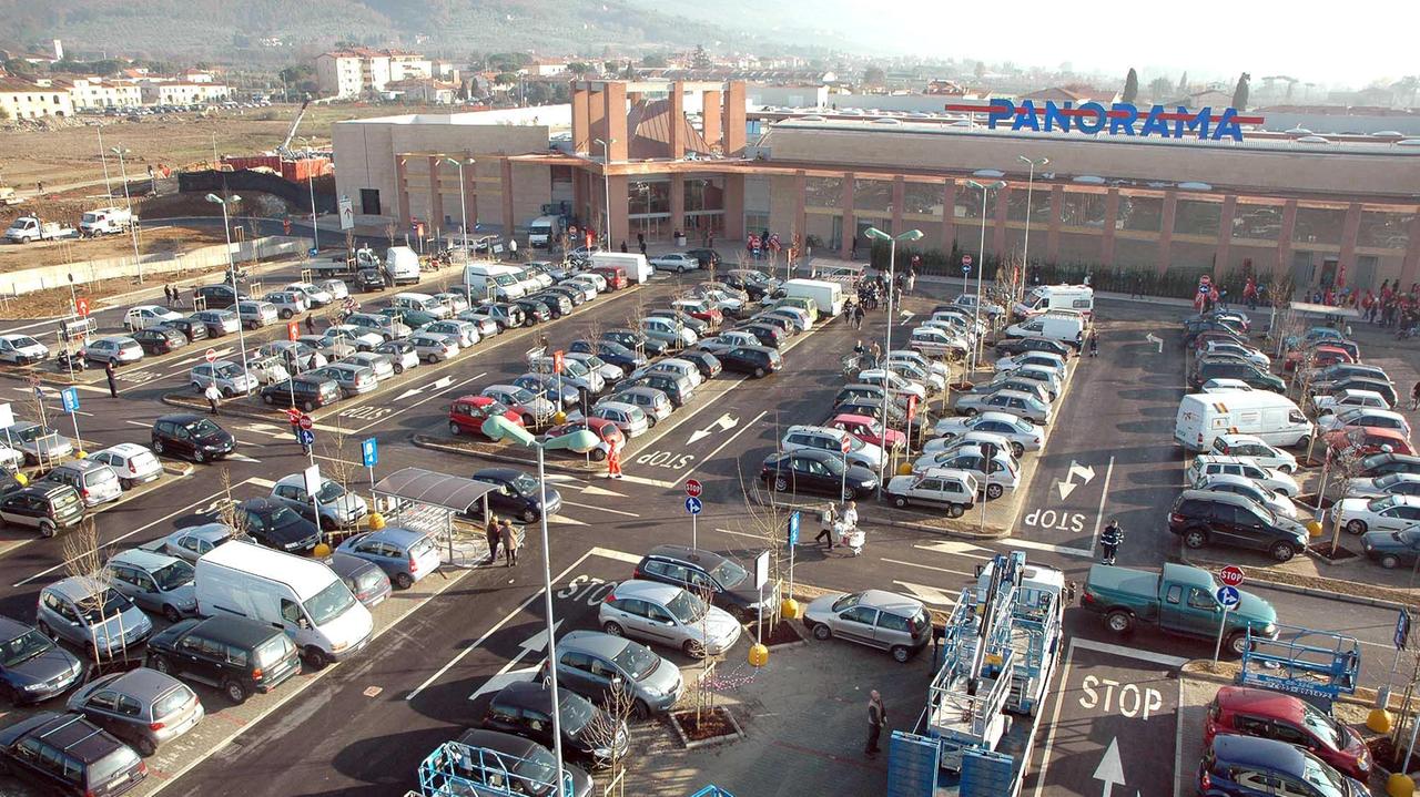 Il parcheggio in cui è avvenuto il furto
