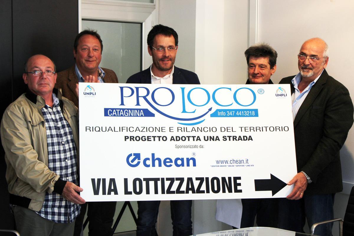 I promotori del progetto "Adotta una strada"