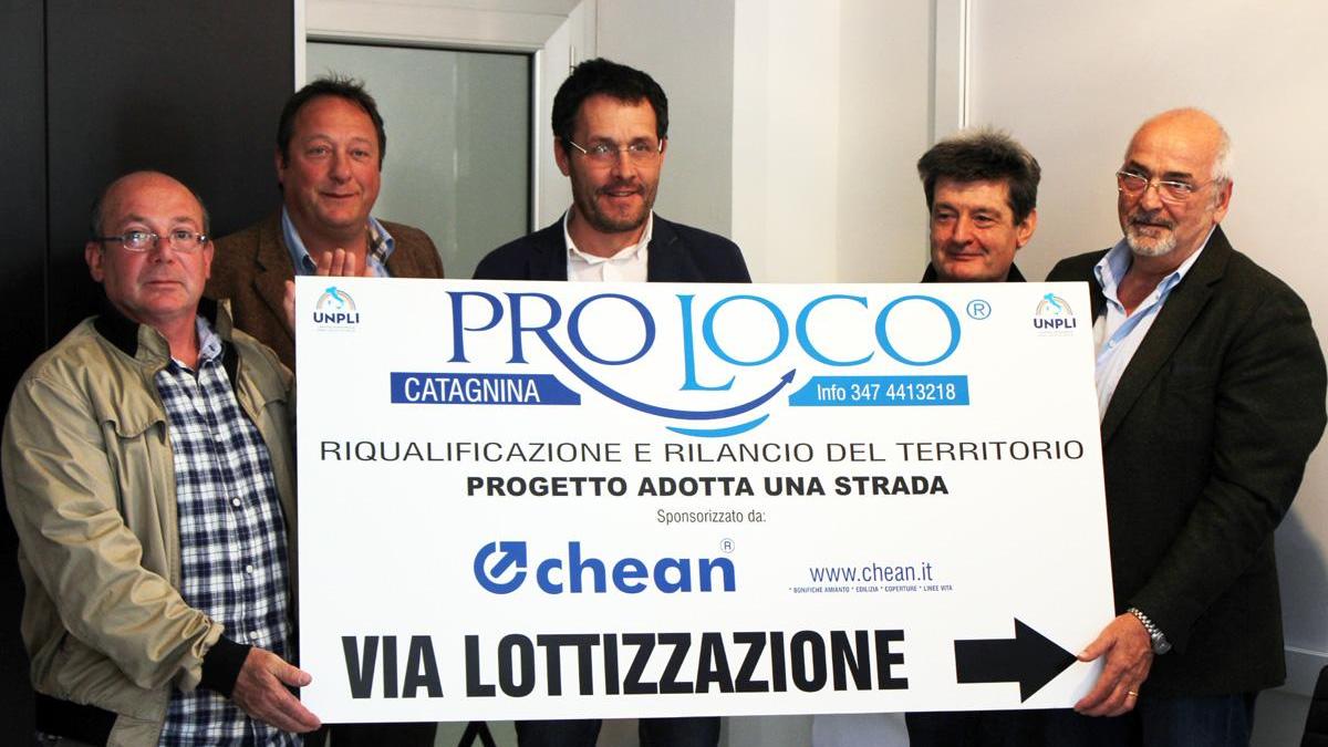 I promotori del progetto "Adotta una strada"