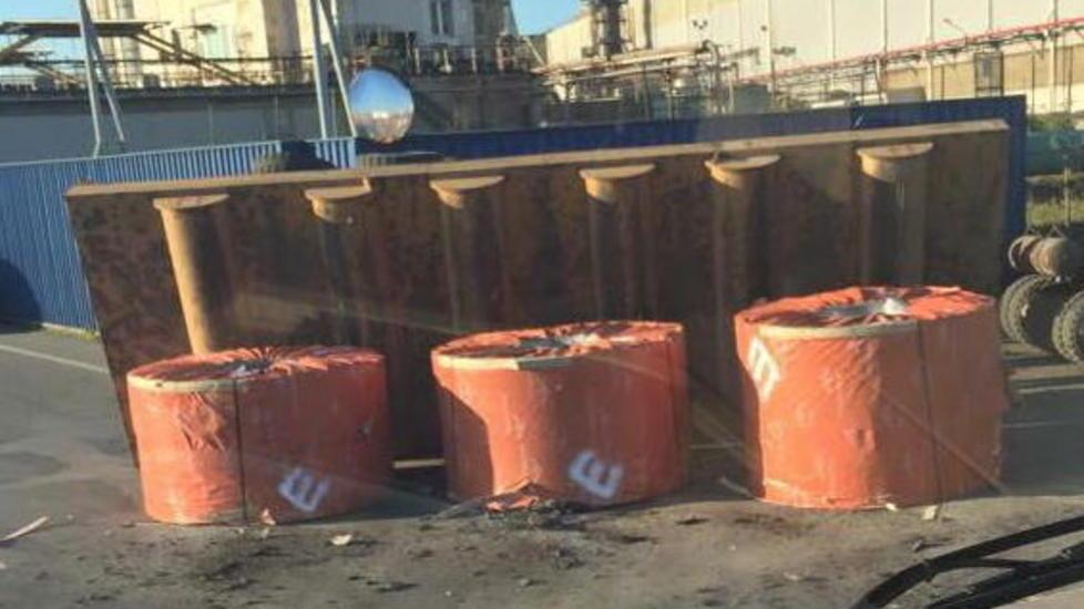 Si rovescia un pianale carico di coils