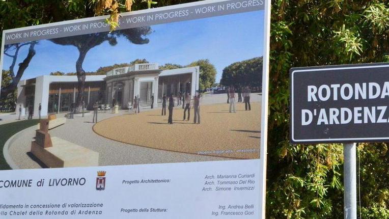 Il salotto trasandato della città aspetta lo chalet da 12 anni