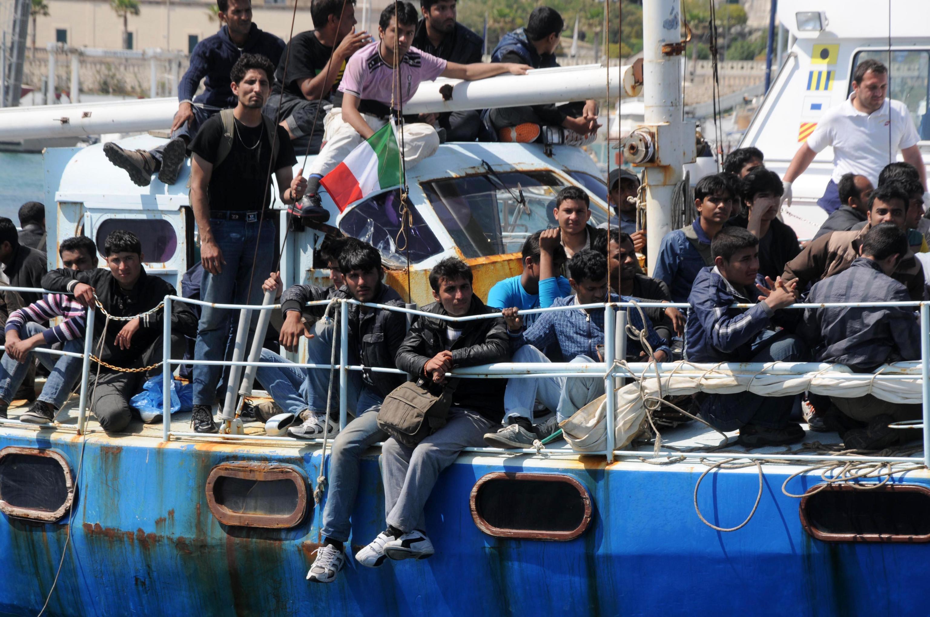 Migranti cristiani gettati in mare, arrestato in Toscana il pilota del barcone