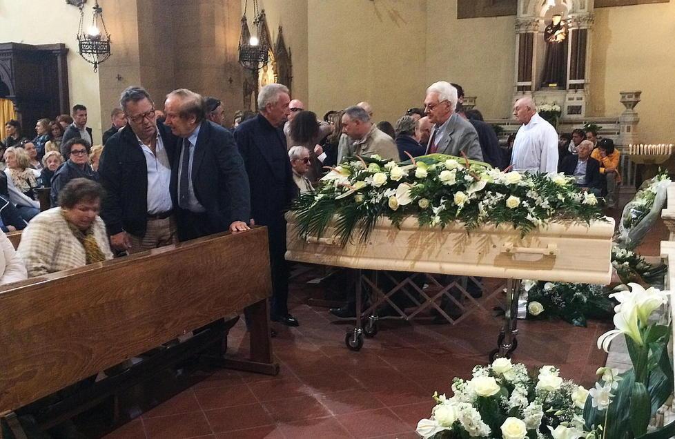 Tanti bambini per il saluto a Michele Vannelli 