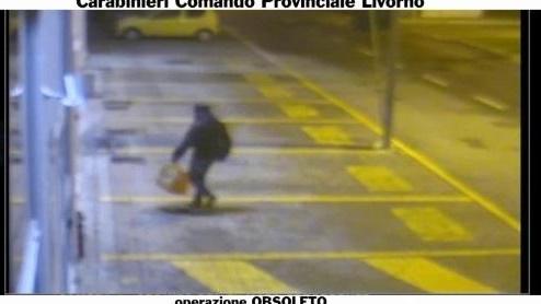 Giorgio Castaldo metre piazza la bomba