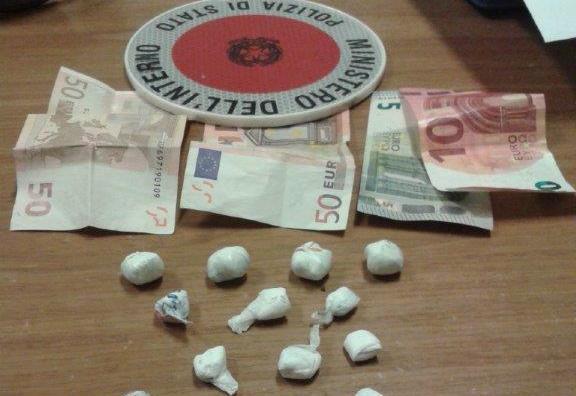 Parte degli involucri di cocaina sequestrati dalla polizia sulle Mura