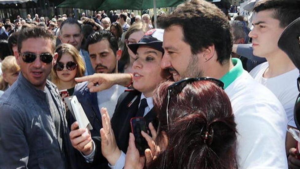 Folla per Matteo Salvini Rossi gli nega il saluto