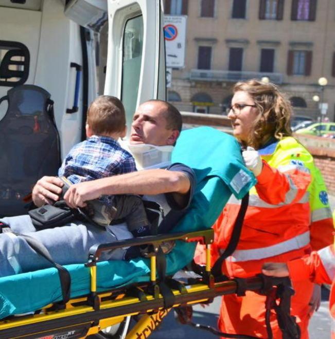 Scontro fra auto, feriti due bambini 