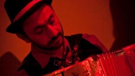 Un concerto di musica popolare davanti alla Basilica fuori le Mura