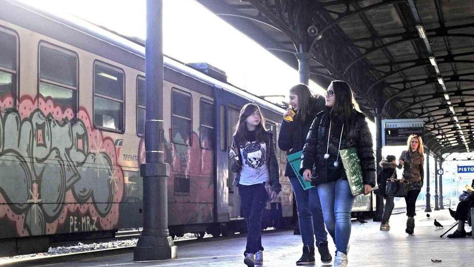 Stazione Fs chiusa di notte e i biglietti non si possono fare