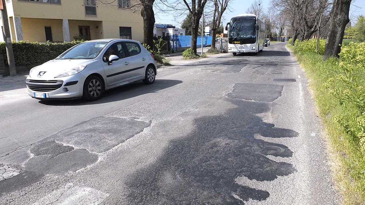 Via Pietrasantina, una strada che ha bisogno da tempo di sistemazione