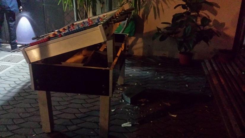 Il calcio balilla manomesso dal ladro