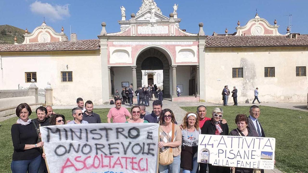 Lo striscione dei bancarellai rivolto al ministro Franceschini