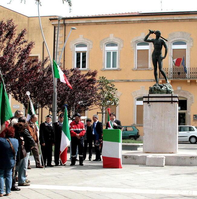 Coro partigiano e laboratorio in piazza per i più piccoli