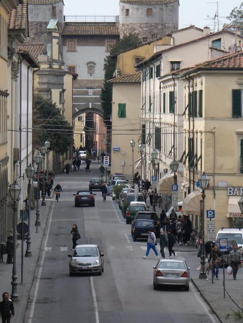 Via Elisa nella Ztl ipotesi suggestiva. Ma se ne riparlerà 