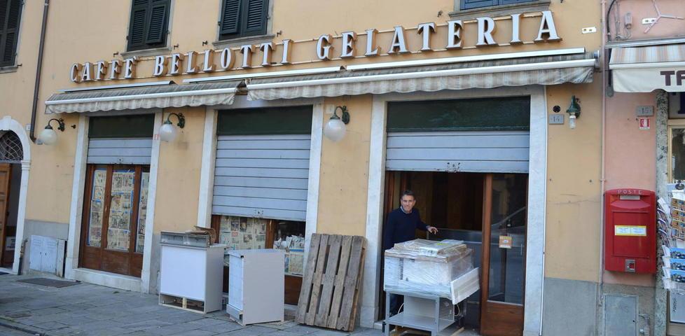 Riapre, restaurato, l’antico Caffé Bellotti in piazza Repubblica 