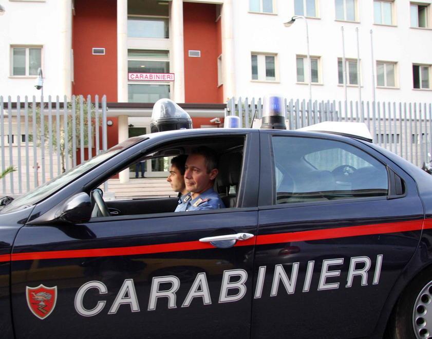 Violentata e rapinata da tre uomini 