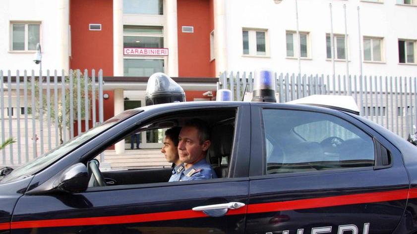 Violentata e rapinata da tre uomini