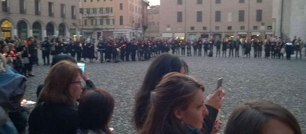 Protesta di 200 insegnanti