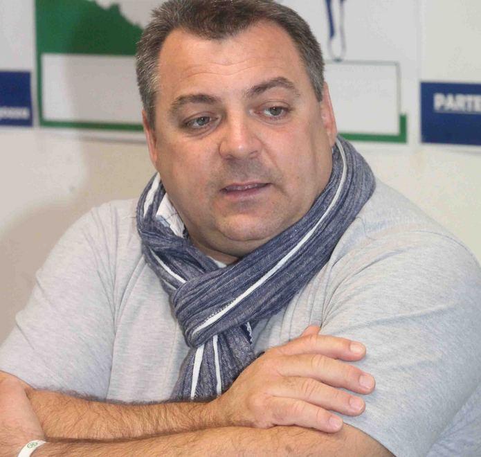 Il partito si dissocia e convoca il direttivo 