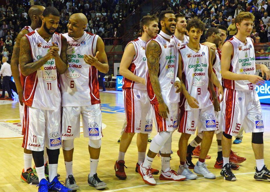 Gli atleti della Tesi Group Pistoia Basket (Foto Gori)