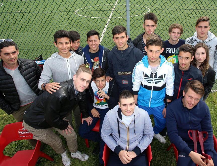 Giovanni Di Lorenzo con i suoi compagni di squadra (Foto Nucci)
