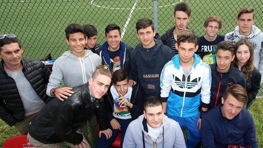 Giovanni Di Lorenzo con i suoi compagni di squadra (Foto Nucci)