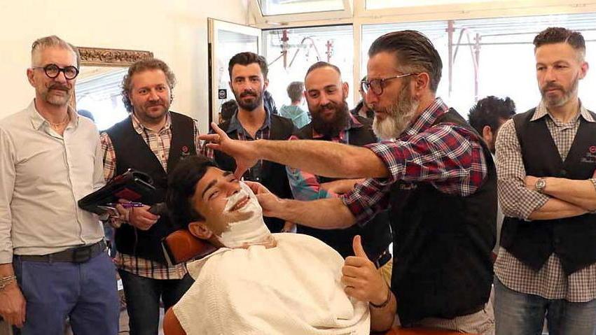Barba, capelli e la corsa per beneficenza all’Opa