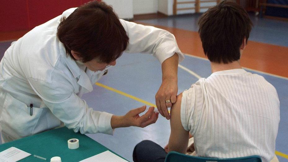 Via alle vaccinazioni anche negli ambulatori